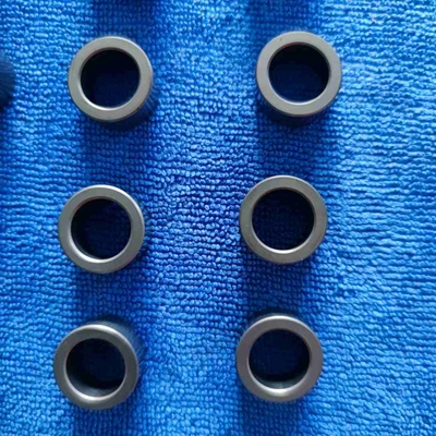 Sleeve de rodamiento deslizante de carburo de silicio personalizado para aplicaciones de bombas industriales de alta temperatura y alta tensión